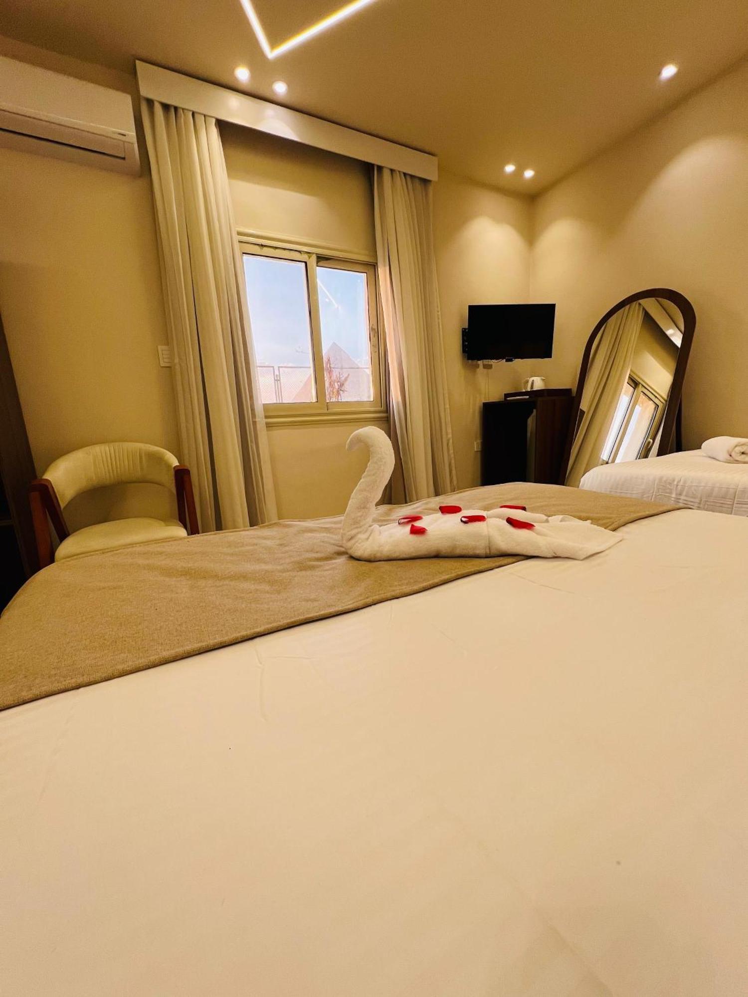 Great Scarab Pyramids View Hotel Kafret el-Gabal Exterior photo
