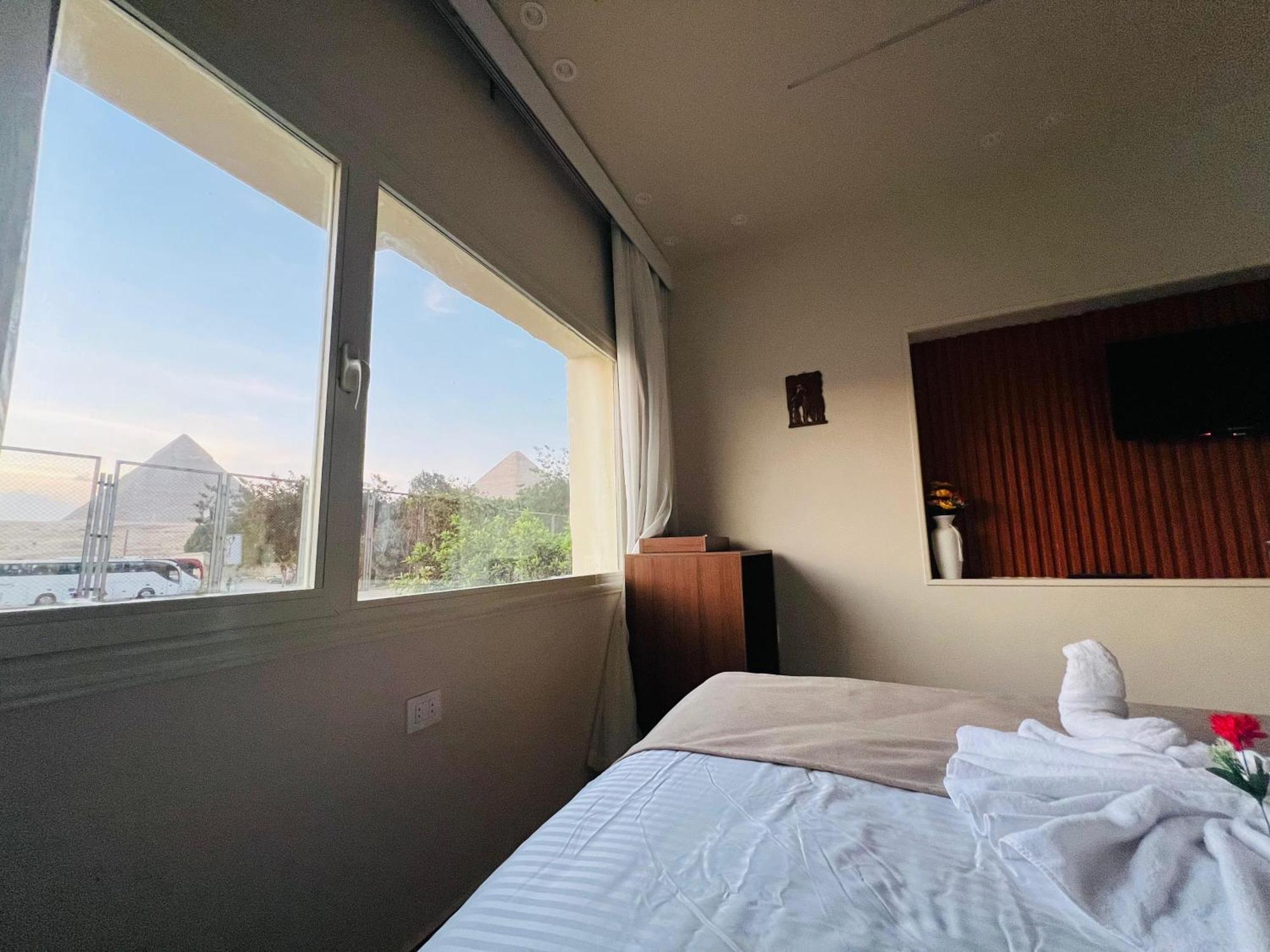 Great Scarab Pyramids View Hotel Kafret el-Gabal Exterior photo